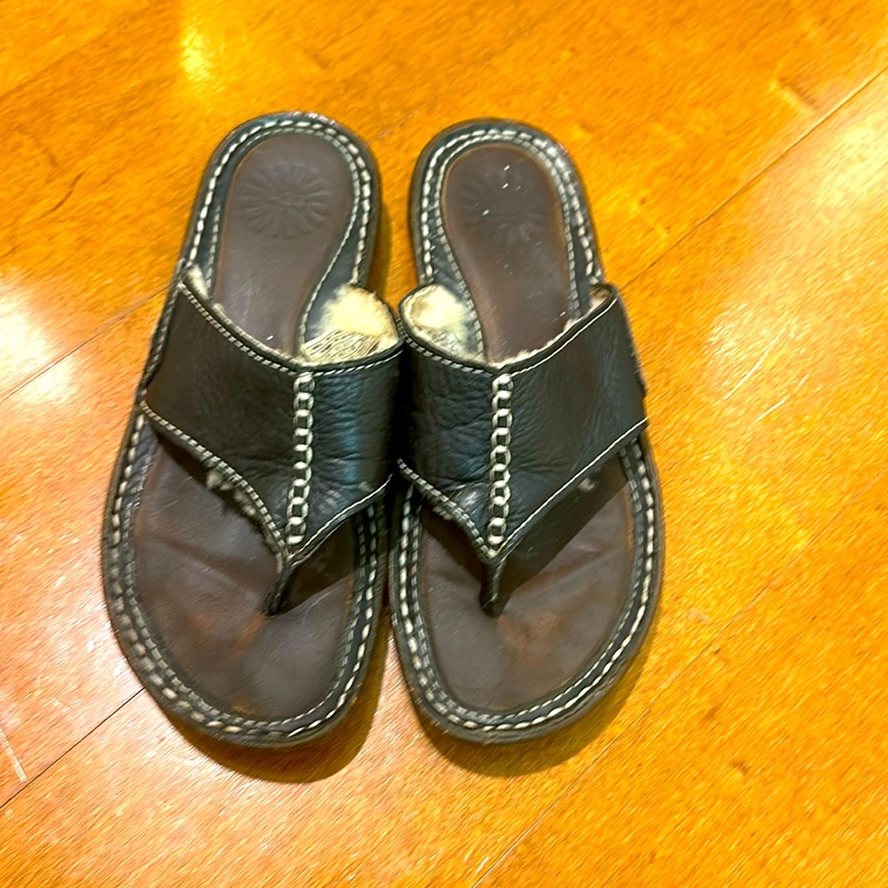 UGG womens leather shearling flip-flops